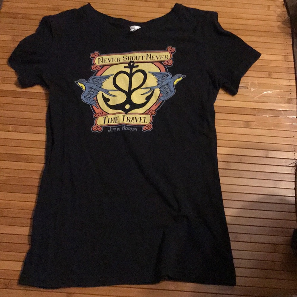 ✨DONATED✨ NeverShoutNever Shirt